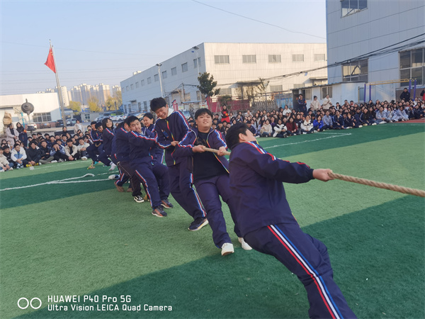 学生拔河比赛